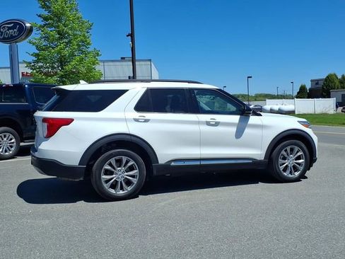 Used 2022 Ford Explorer XLT w/ Equipment Group 202A AWD/4WD image 4