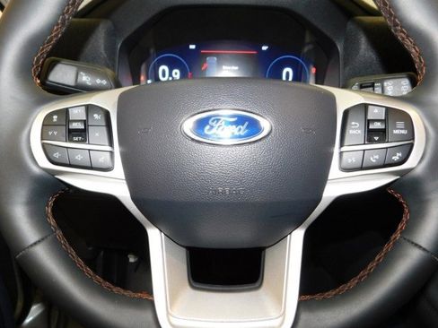 Used 2025 Ford Explorer Active w/ Active Comfort Package image 28