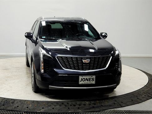 Used 2023 Cadillac XT4 Premium Luxury image 2