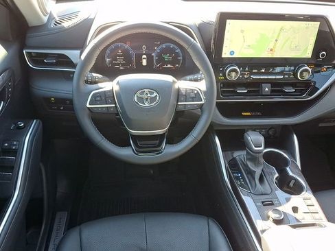 Used 2026 Toyota Highlander Limited image 12