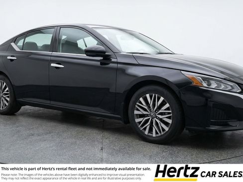 Used 2025 Nissan Altima 2.5 SV FWD image 1