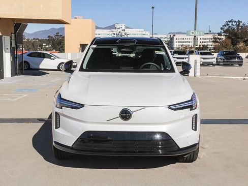 New 2025 Volvo EX90 Plus image 2