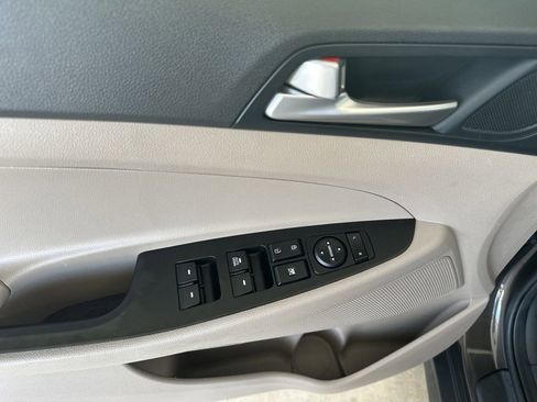 Used 2019 Hyundai Tucson SE image 12