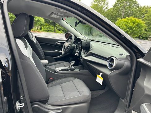 New 2026 Chevrolet Trax LS w/ LS Convenience Package FWD image 31