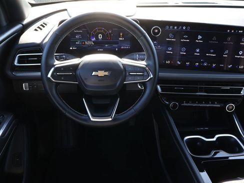 Used 2026 Chevrolet Traverse LT FWD image 16