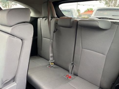 Used 2024 Toyota Highlander LE FWD image 15