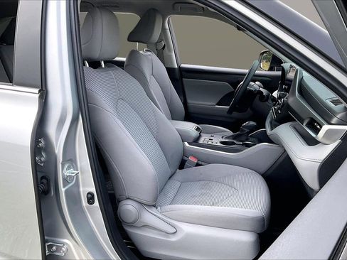 Used 2023 Toyota Highlander LE image 24
