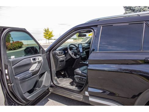 Used 2020 Ford Explorer Platinum w/ Premium Technology Package AWD/4WD image 28