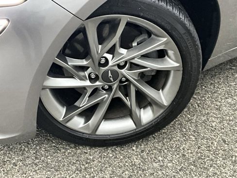 Used 2022 Genesis G70 2.0T image 2