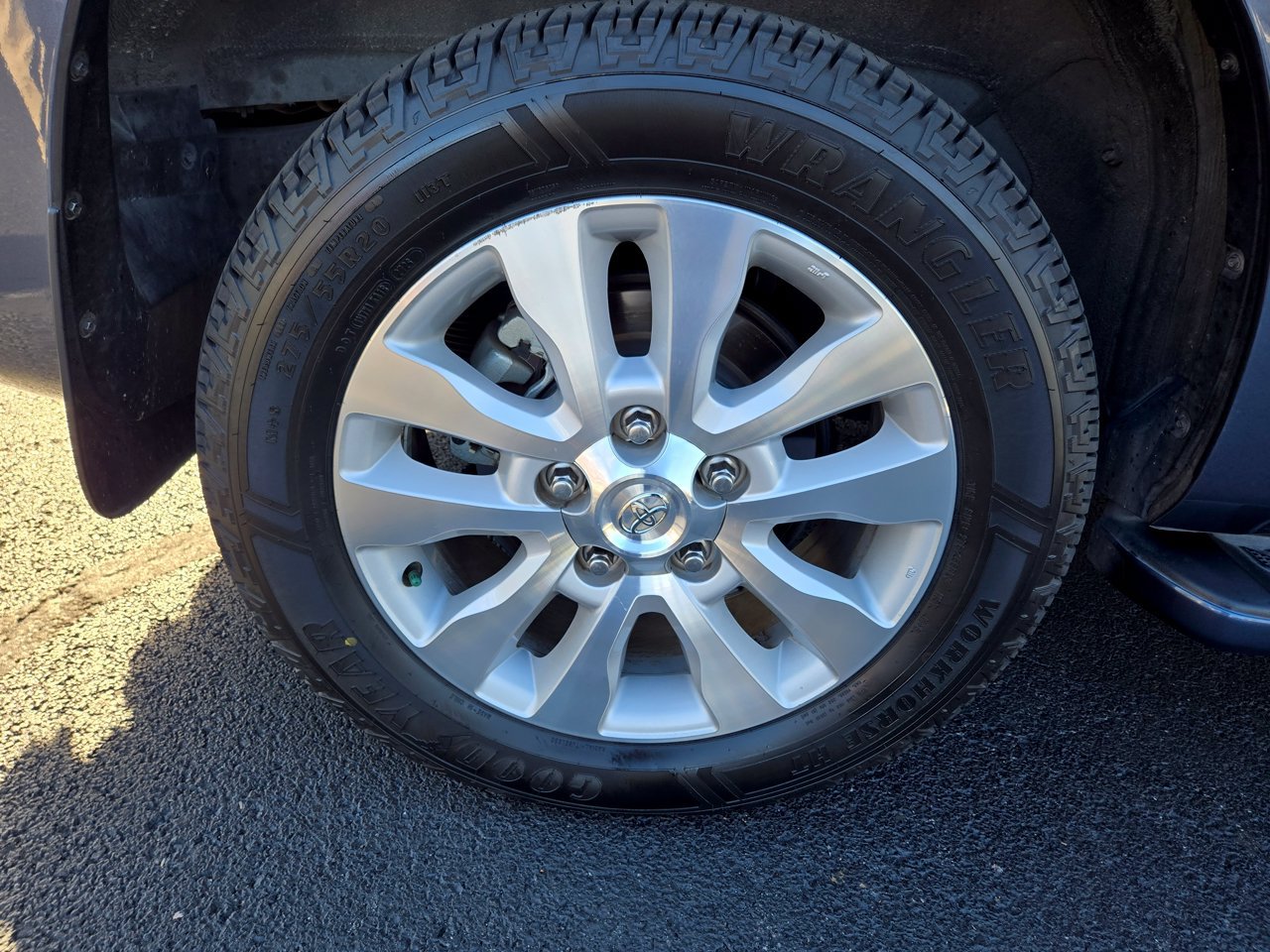 Used 2022 Toyota Sequoia Platinum AWD/4WD image 6