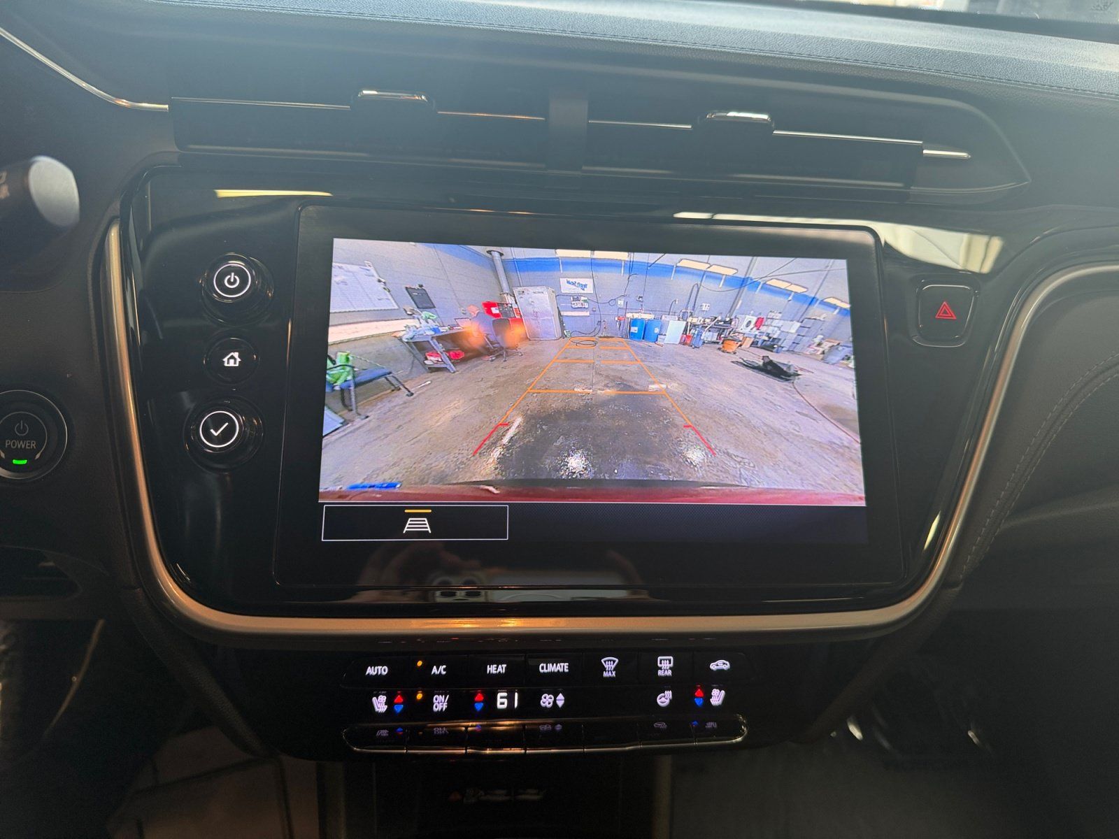 Used 2022 Chevrolet Bolt EUV LT w/ Convenience Package FWD image 29