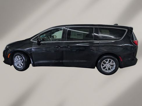 New 2026 Chrysler Voyager LX image 3
