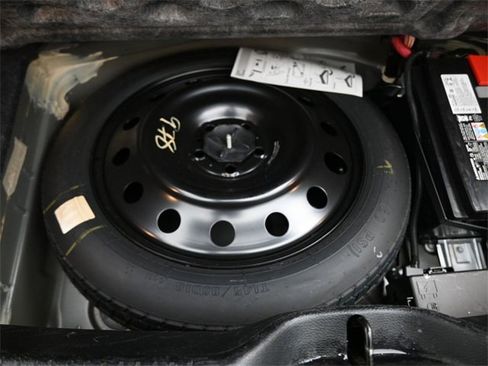 Used 2018 Chrysler 300 Limited w/ Safetytec Plus Group image 25