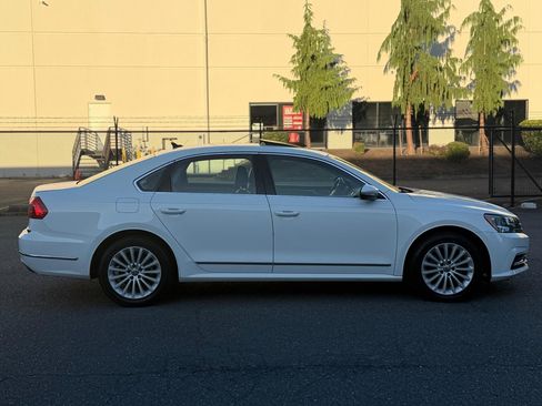 Used 2016 Volkswagen Passat 1.8T SE FWD image 4