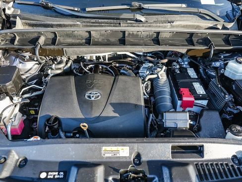 Used 2022 Toyota Highlander XLE image 32