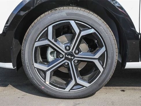 New 2025 Kia Niro EX Touring image 11