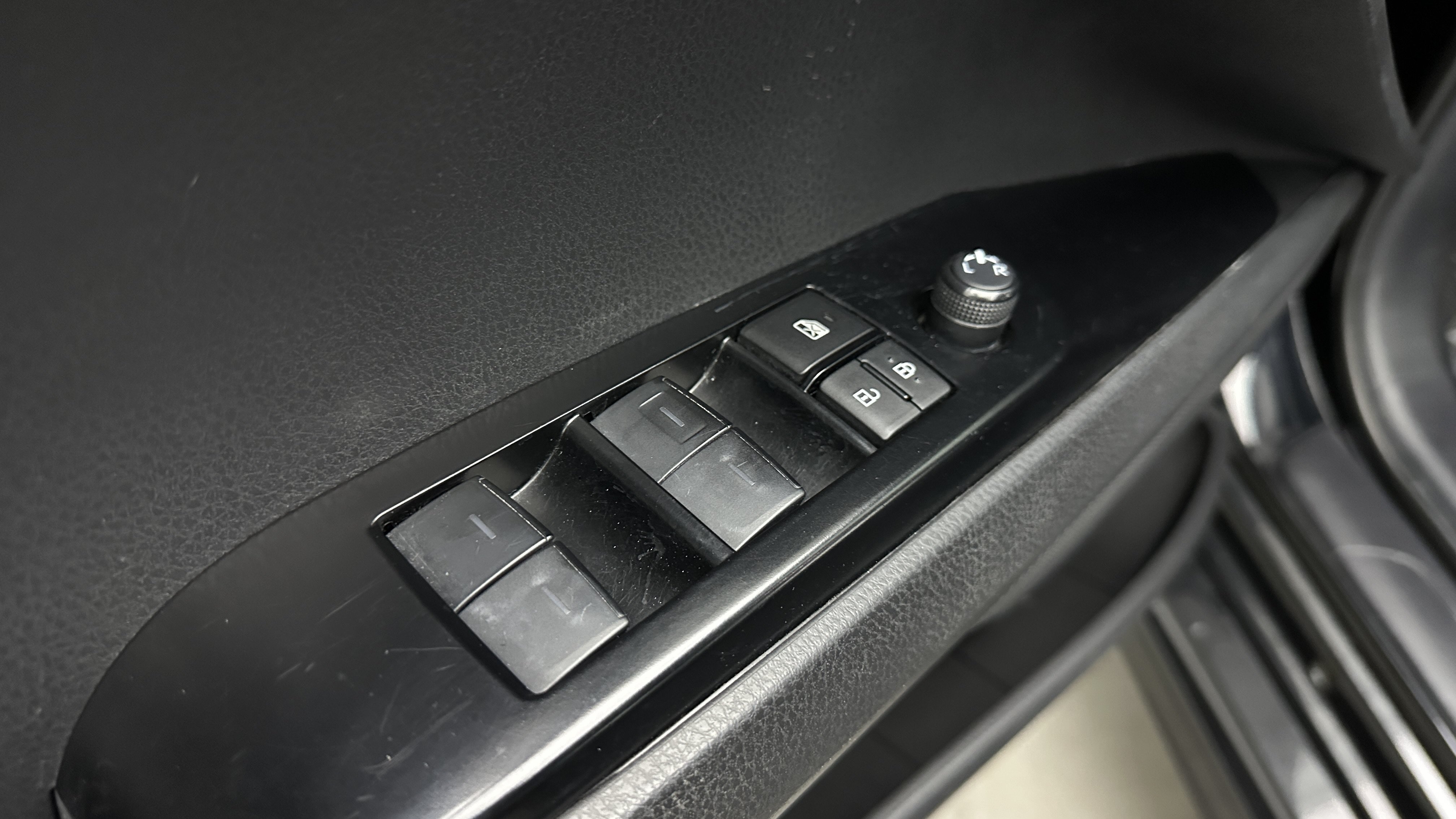 Used 2025 Toyota Camry SE FWD image 12