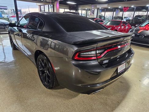 Used 2022 Dodge Charger SXT w/ Blacktop Package image 5