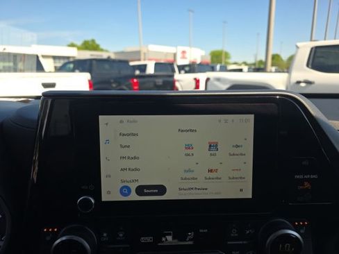 Used 2024 Toyota Highlander XLE image 20