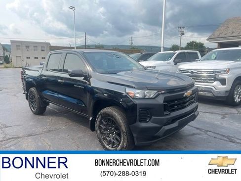 Used 2025 Chevrolet Colorado W/T w/ Advanced Trailering Package AWD/4WD image 1