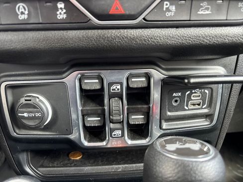 Used 2024 Jeep Wrangler Unlimited Sport AWD/4WD image 34