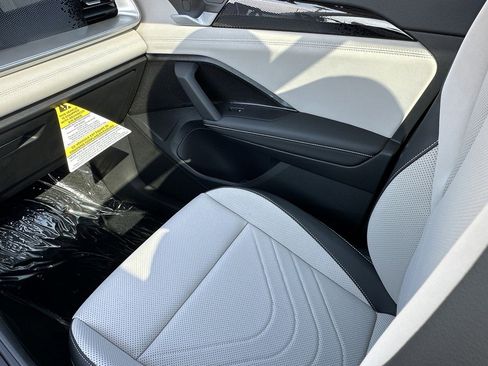 New 2025 Volkswagen Tiguan SE AWD/4WD image 14