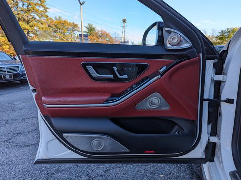 Used 2021 Mercedes-Benz S 580 4MATIC Sedan w/ AMG Line image 11