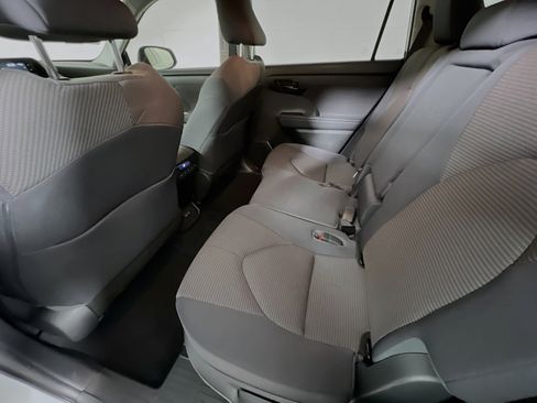 Used 2022 Toyota Highlander LE image 29