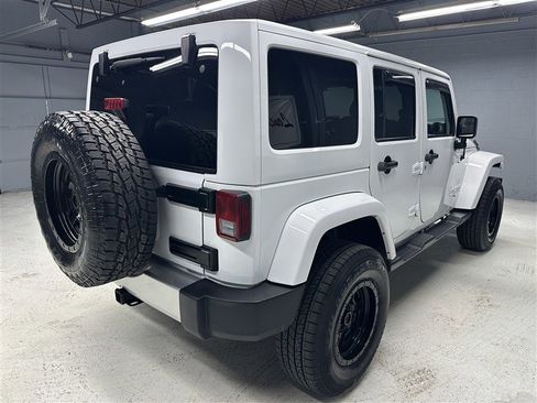 Used 2015 Jeep Wrangler Unlimited Sahara w/ Connectivity Group image 7