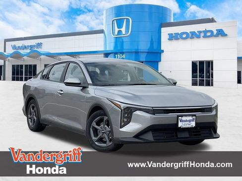 Used 2025 Kia K4 FWD image 1