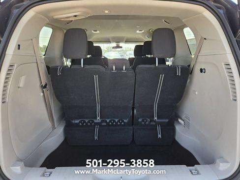 Used 2022 Chrysler Voyager LX FWD image 18