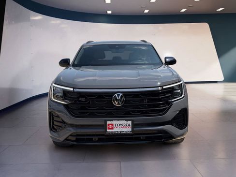 Used 2026 Volkswagen Atlas Cross Sport SEL R-Line AWD/4WD image 8