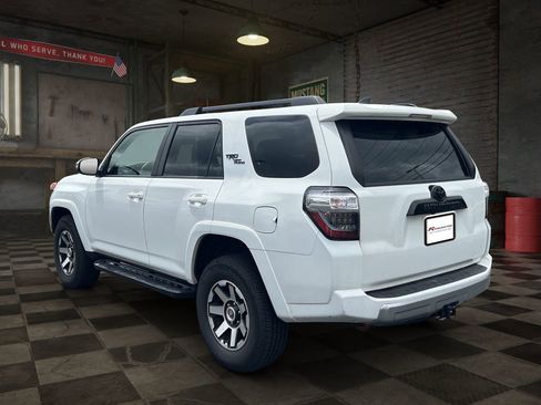 Used 2021 Toyota 4Runner TRD Off-Road Premium w/ Moonroof Package AWD/4WD image 4