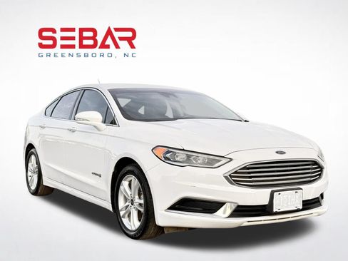 Used 2018 Ford Fusion SE w/ Equipment Group 602A FWD image 3