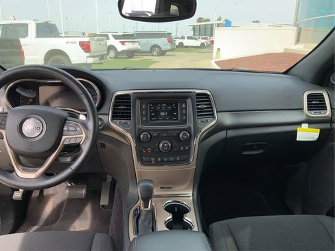 Used 2017 Jeep Grand Cherokee Laredo image 15