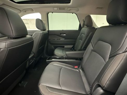 New 2026 Nissan Pathfinder SL w/ SL Premium Package image 10