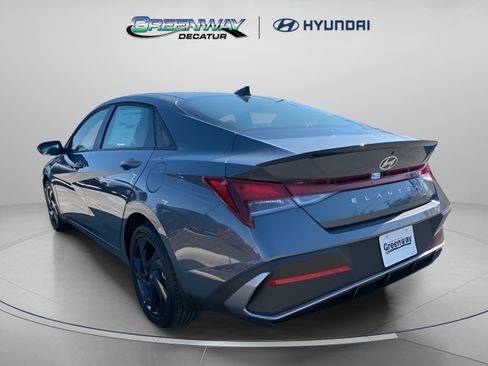 Used 2026 Hyundai Elantra Sport FWD image 5