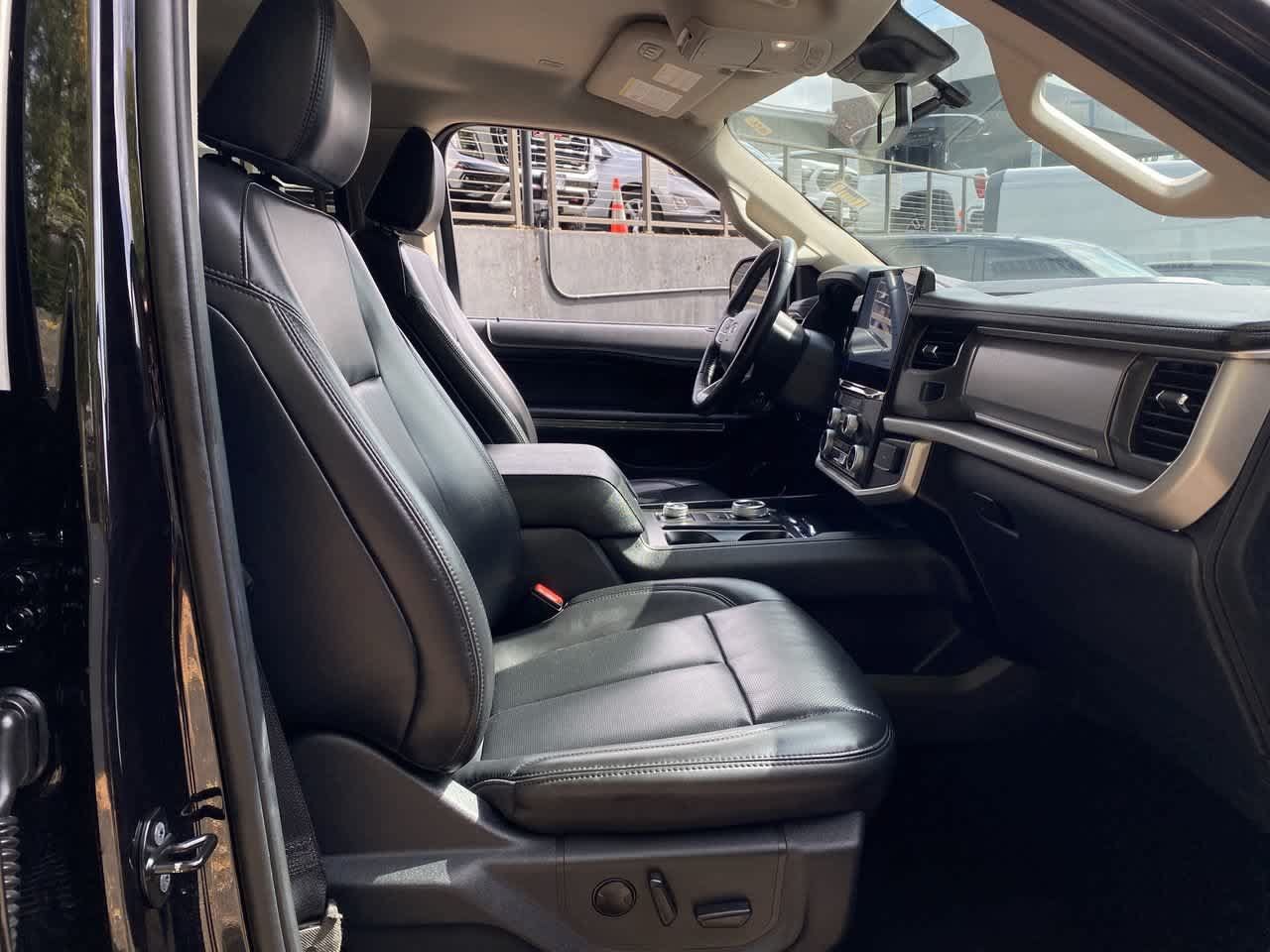 Used 2024 Ford Expedition XLT AWD/4WD image 18