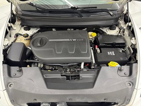 Used 2015 Jeep Cherokee Latitude AWD/4WD image 12