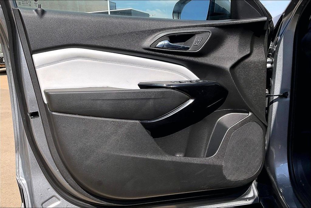 Used 2024 Chevrolet Trax LT FWD image 23