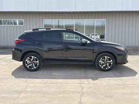 Used 2024 Subaru Crosstrek 2.0i Premium image 2