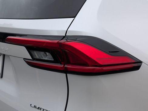 Used 2024 Toyota Grand Highlander AWD Hybrid image 12