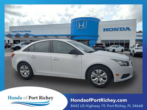 Used 2014 Chevrolet Cruze LS image 1