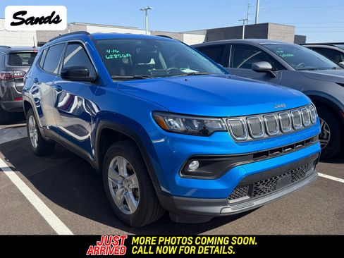 Used 2022 Jeep Compass Latitude image 1
