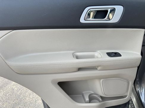 Used 2013 Ford Explorer XLT FWD image 26