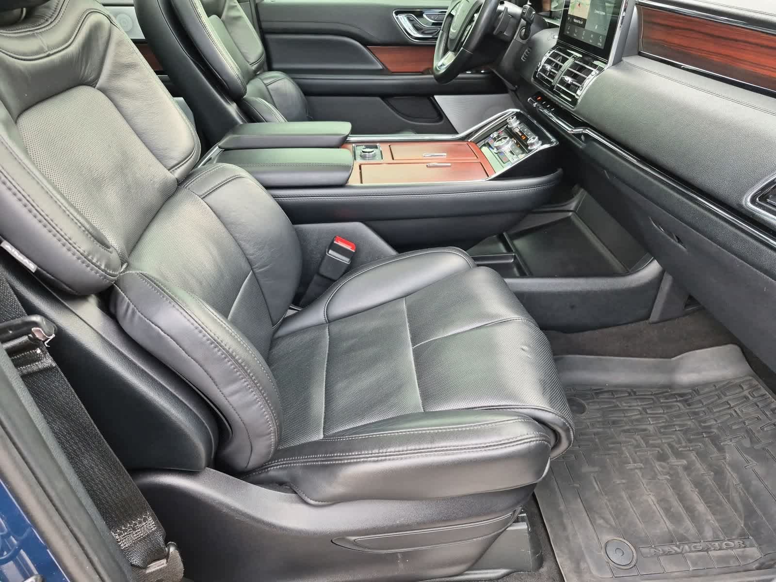 Used 2020 Lincoln Navigator L Reserve w/ Luxury Package AWD/4WD image 23