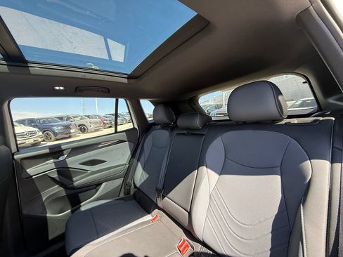 Certified 2025 Volkswagen Tiguan SE R-Line AWD/4WD image 20