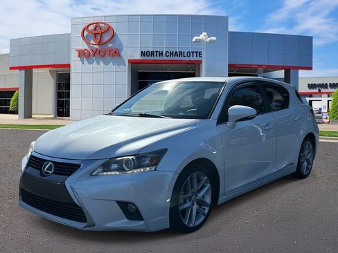 Used 2015 Lexus CT 200h w/ Seat Comfort Package FWD image 3