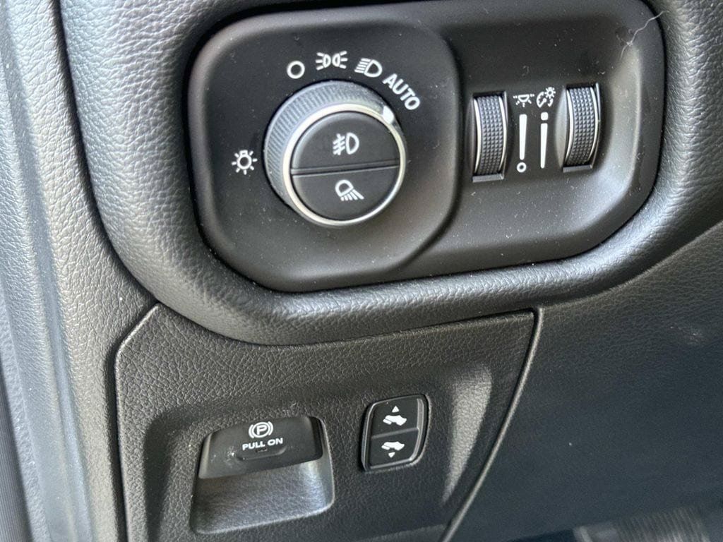 Used 2026 RAM 1500 Laramie AWD/4WD image 32