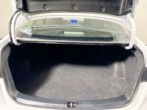 Used 2025 Toyota Corolla LE image 33